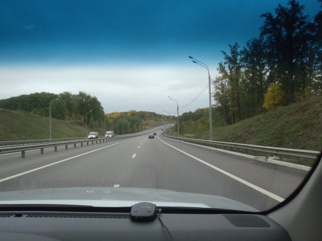 Дорога в Ростов: осенняя трасса из машины