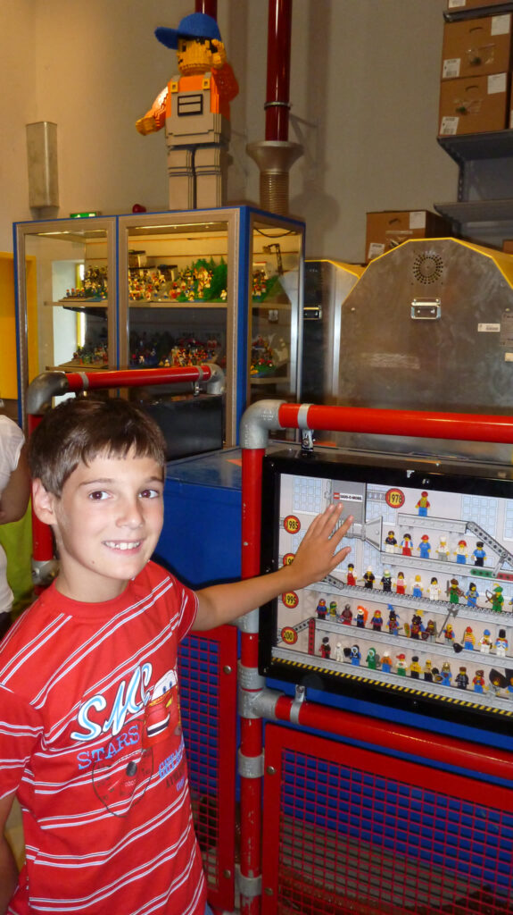 В магазине LEGO