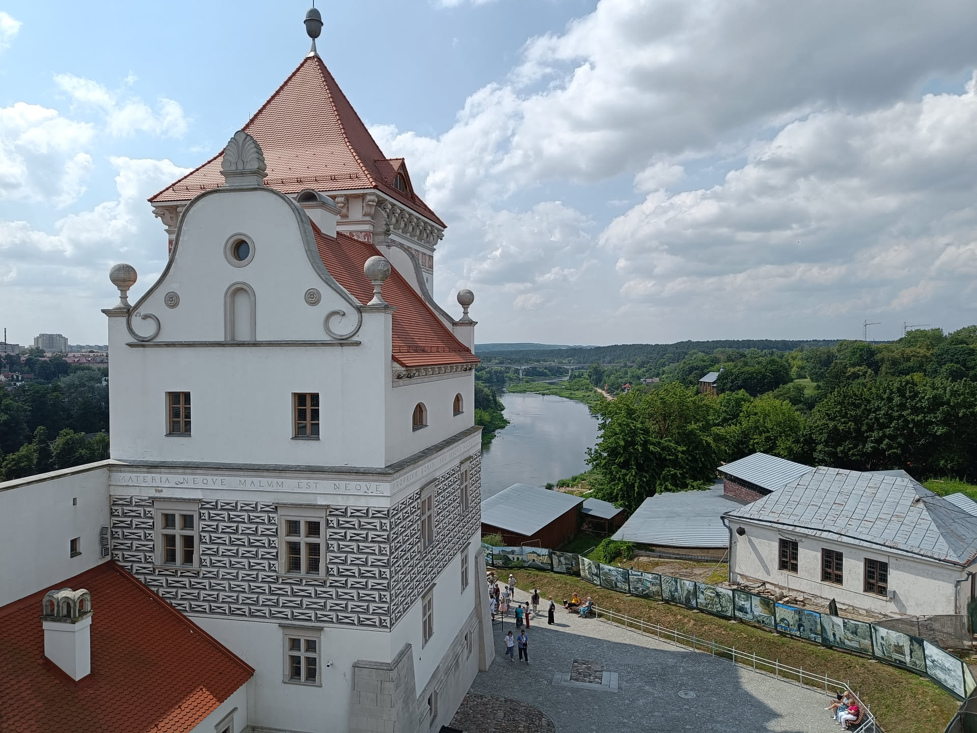 Беларусь на автомобиле: Новый замок в Гродно