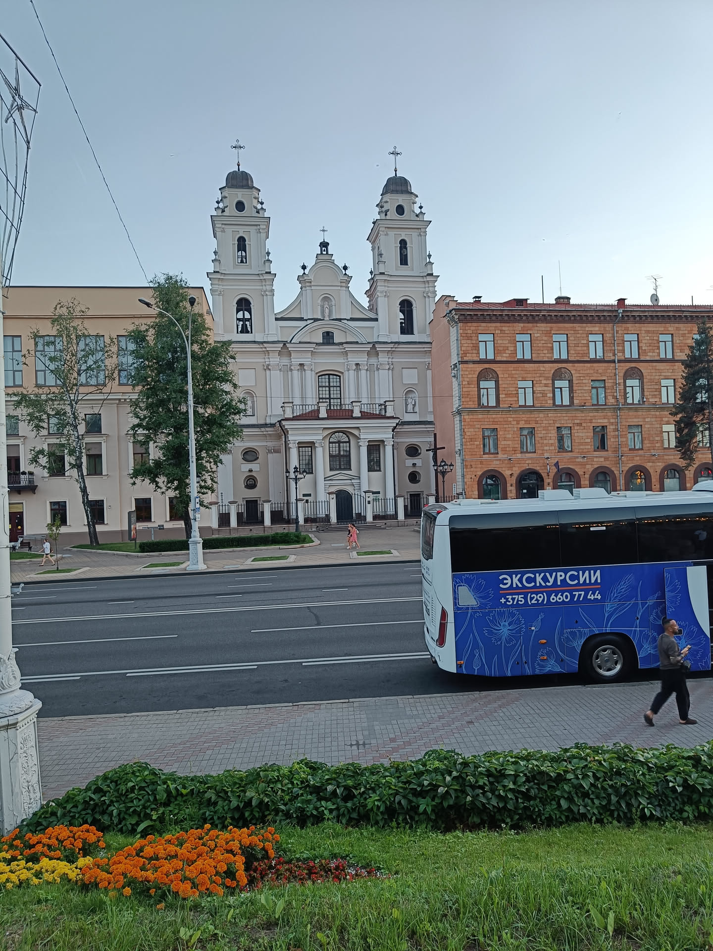 Площадь Свободы в Минске вечером