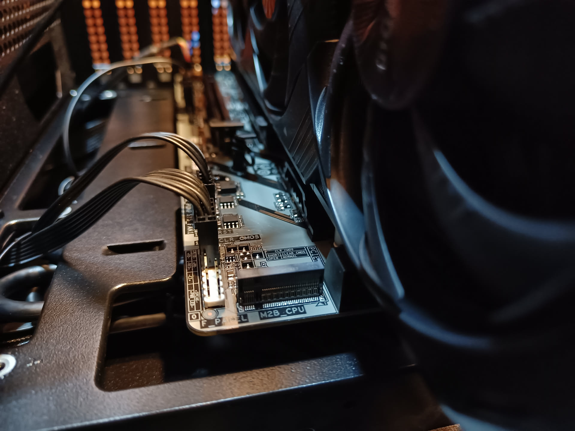 Слот M2B_CPU под второй SSD в AORUS PRIME 5, плата GIGABYTE B850M